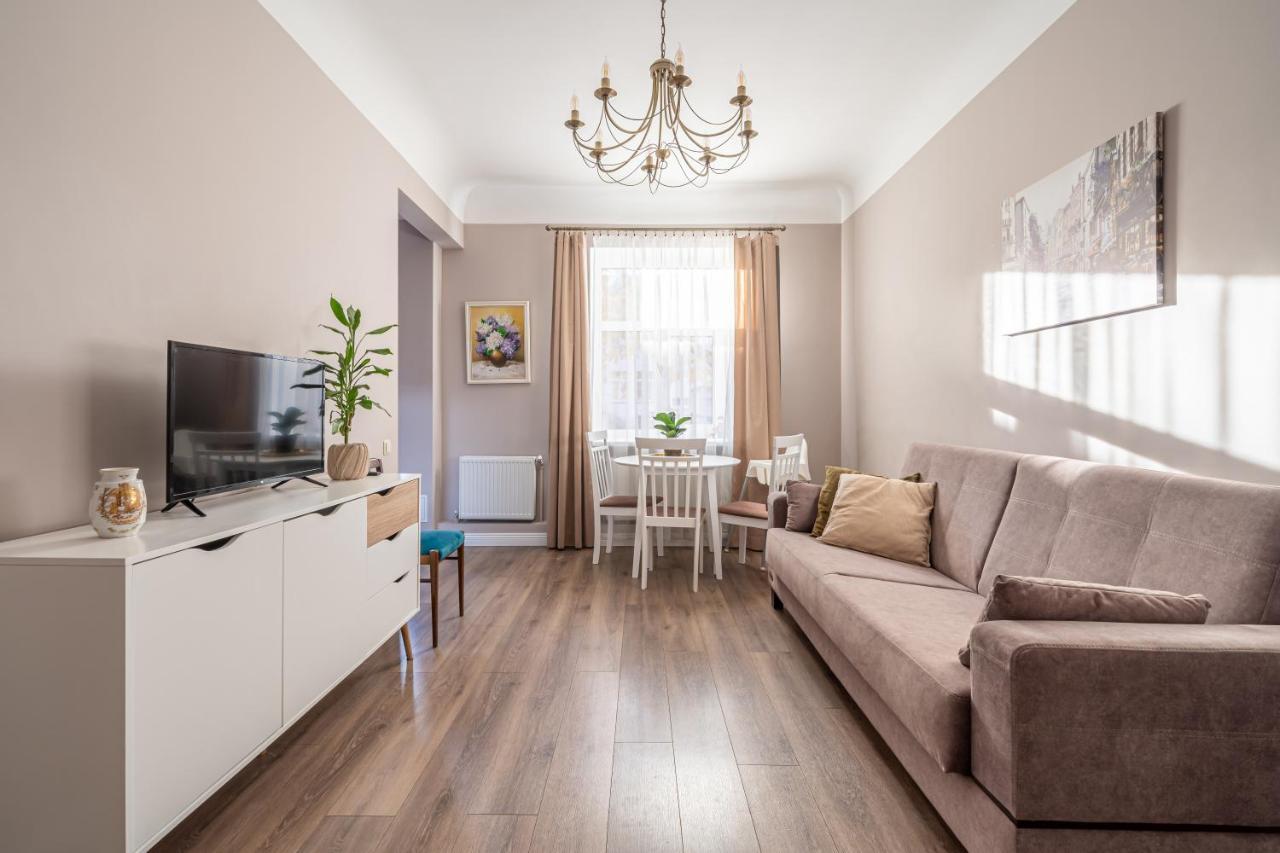Stylish Latvian Classic 1-Bedroom Apartment Near City Center, Parks & Public Transport Links Riga Luaran gambar
