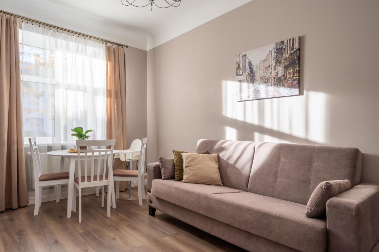 Stylish Latvian Classic 1-Bedroom Apartment Near City Center, Parks & Public Transport Links Riga Luaran gambar