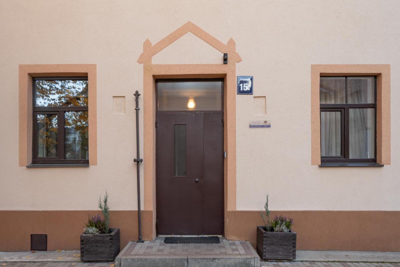 Stylish Latvian Classic 1-Bedroom Apartment Near City Center, Parks & Public Transport Links Riga Luaran gambar
