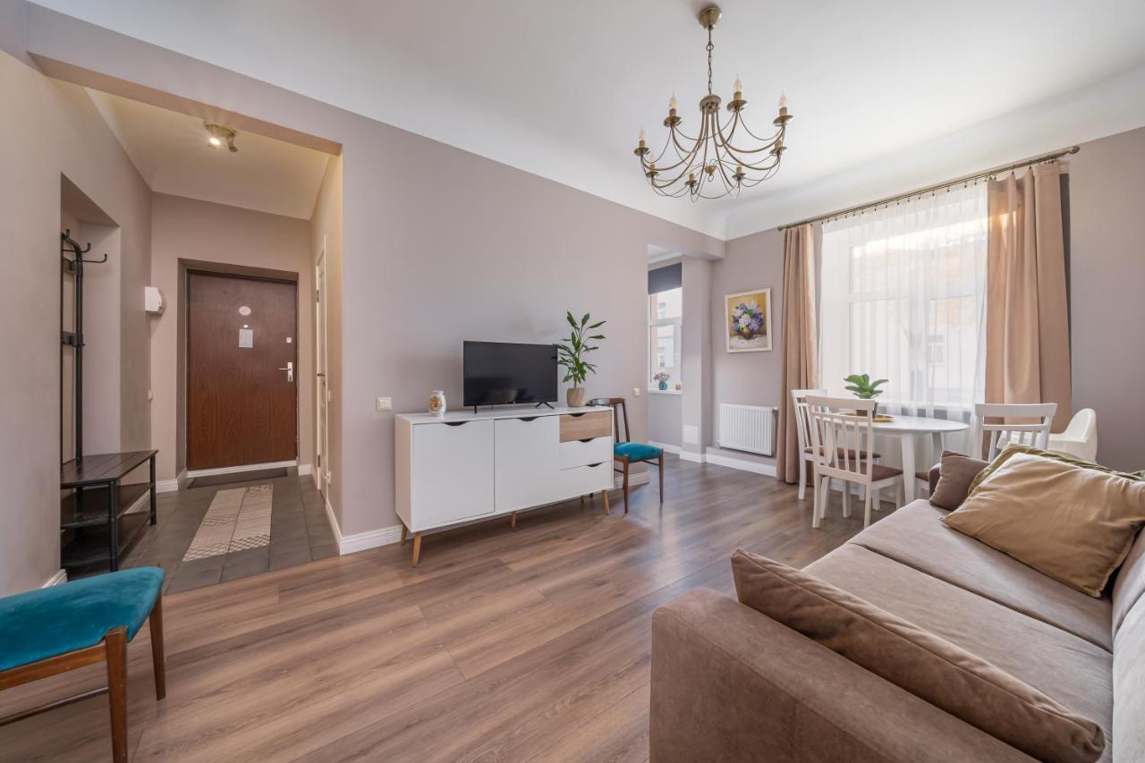 Stylish Latvian Classic 1-Bedroom Apartment Near City Center, Parks & Public Transport Links Riga Luaran gambar